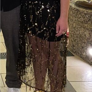 ✨ En Crème Black & Gold Sequin Mesh Overlay Skirt | Size L ✨